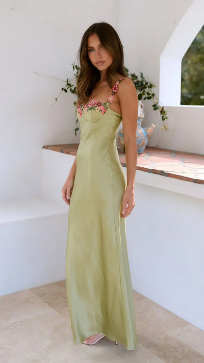 Carmelina | Vestido Largo Romántico de Satén Floral Bordado Escote Corazón Lencero