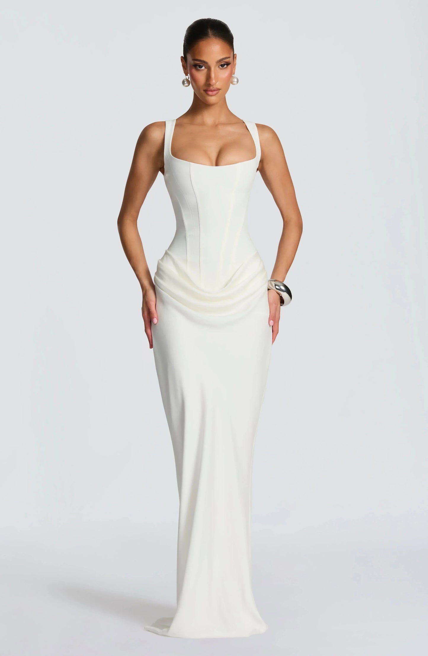 Galatea | Vestido Largo Elegante de Satén Escote Cuadrado Ajustado Espalda Descubierta